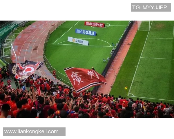 广州足球队以54分稳居选拔赛积分榜首位争夺冠军形势大好 广州足球队以54分稳居选拔赛积分榜首位争夺冠军形势大好