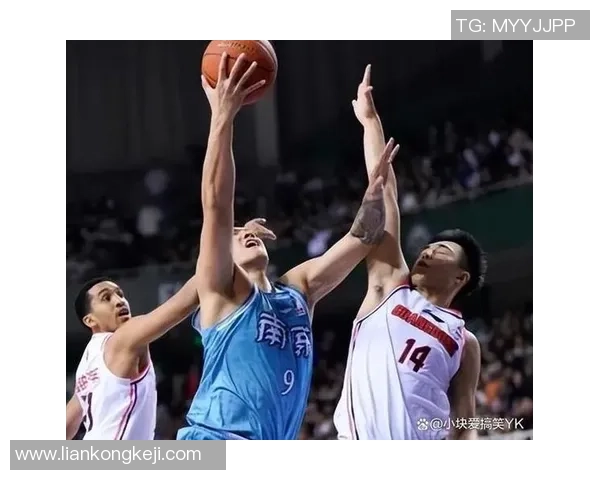 南京足球队在挑战赛中的默契配合与战术执行分析